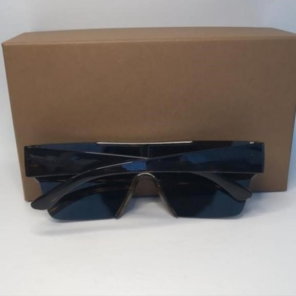 💯- Authentic New BurberryBE4291 - 300287 Oversize  Sunglasses - Picture 11 of 12